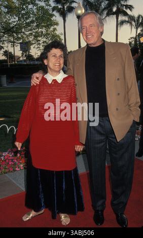 Juni 1994 – Los Angeles, CA, USA – Schauspieler RONNIE COX und Ehefrau bei The Star Trek: Next Generation Last Episode Viewing. (Kreditbild: © Kathy Hutchins/ZUMA Press) EINSCHRÄNKUNGEN: DATEI: Datum unbekannt Stockfoto