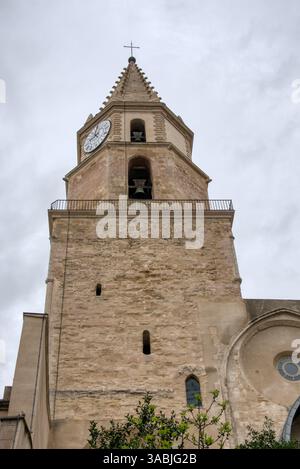 Glockenturm der Kirche Notre-Dame des Accoules, einer der ältesten in Marseille, Frankreich Stockfoto