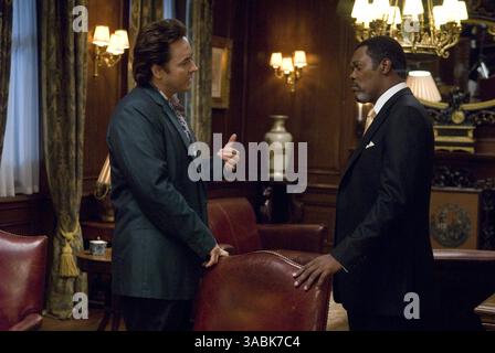 Datum der Freigabe: 22. Juni 2007. FILMTITEL: 1408 - STUDIO: Dimension Films. PLOT: Ein Mann, der Entlarvung paranormale Vorkommnisse Kontrollen in den sagenumwobenen Raum 1408 des Dolphin Hotels spezialisiert. Bald nach dem Absetzen in, konfrontiert er echte Terror. Im Bild: JOHN CUSACK als Mike Enslin und SAMUEL L. JACKSON als Mr Olin. Stockfoto