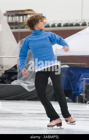 Dezember 2007 - San Francisco, Kalifornien, USA - Olympische Goldmedaillengewinnerin DOROTHY HAMILL bei der Probe zur Eröffnung des Brian Boitano Iceskating Spectacular im San Francisco Giants AT&T Stadion. (Bild: © Tim Wagner/ZUMA Press) Stockfoto