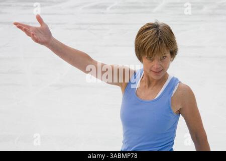 Dezember 2007 - San Francisco, Kalifornien, USA - Olympische Goldmedaillengewinnerin DOROTHY HAMILL bei der Probe zur Eröffnung des Brian Boitano Iceskating Spectacular im San Francisco Giants AT&T Stadion. (Bild: © Tim Wagner/ZUMA Press) Stockfoto