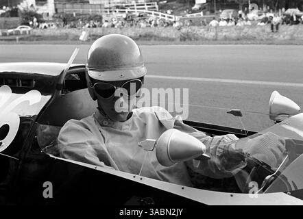 Tony Maggs (RSA) ist der Fahrer hinter der Schutzbrille. Er ging in den Ruhestand, als sein Cooper T60 auf Probleme mit dem Getriebe stieß... Grand Prix von Belgien, Spa-Francorchamps, 17. Juni 1962. (Kreditbild: ©Sutton Motorsports/ZUMA Press) Stockfoto