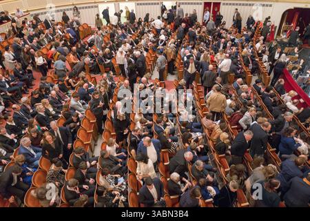 Publikum, Wiener Staatsoper, Wien, Österreich Stockfoto