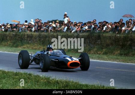 Graham Hill (GBR) BRM P261, DNF...Grand Prix von Frankreich, Riems, Frankreich, 3. Juli 1966. (Kreditbild: ©Sutton Motorsports/ZUMA Press) Stockfoto