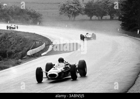 Graham Hill (GBR) rutschte von der Pole auf den fünften Platz und kämpfte mit dem BRM P261 unter nassen Bedingungen...Grand Prix von Belgien, Spa-Francorchamps, 13. Juni 1965. (Kreditbild: ©Sutton Motorsports/ZUMA Press) Stockfoto