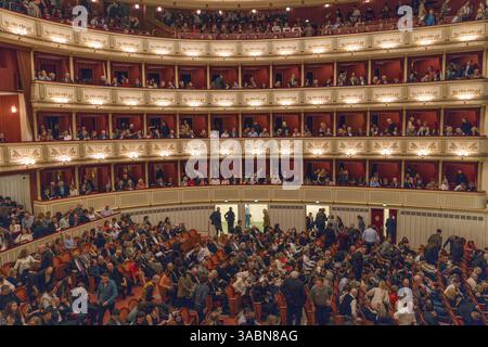 Publikum, Wiener Staatsoper, Wien, Österreich Stockfoto