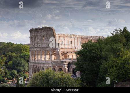 colosseum Skyline Bäume gute Wolken Stockfoto