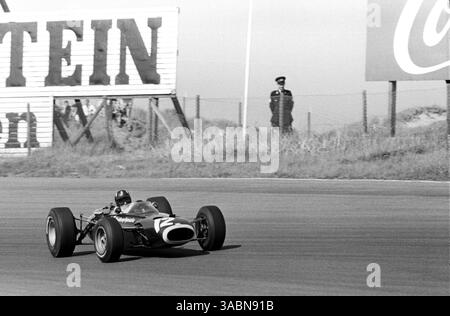 Graham Hill (GBR) BRM P261 wurde Zweiter...großer Preis der Niederlande, Zandvoort, 24. Juli 1966. (Kreditbild: ©Sutton Motorsports/ZUMA Press) Stockfoto