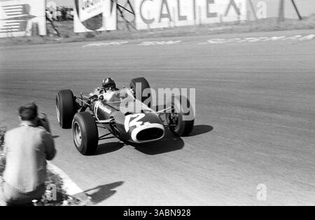 Graham Hill (GBR) BRM P261 wurde Zweiter...großer Preis der Niederlande, Zandvoort, 24. Juli 1966. (Kreditbild: ©Sutton Motorsports/ZUMA Press) Stockfoto
