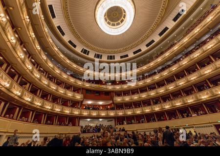 Publikum, Wiener Staatsoper, Wien, Österreich Stockfoto