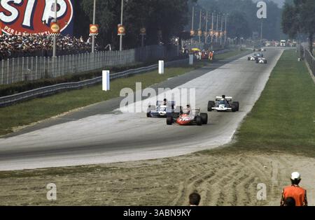 Der zweite Platz Ronnie Peterson (SWE) März 711 hält den dritten Platz Francois Cevert (FRA) Tyrrell 002 in die Parabolica. . Großer Preis Italiens, Monza, 5. September 1971..BEST IMAGE (Bild: ©Sutton Motorsports/ZUMA Press) Stockfoto