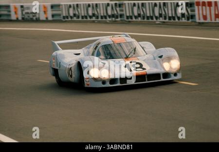 Pedro Rodriguez (MEX) / Jacky Oliver (GBR) John Wyer Automotive Porsche 917L konnte nicht beenden. Le Mans 24 Hours, Le Mans, Frankreich, 12-13. Juni 1971 (Credit Image: ©Sutton Motorsports/ZUMA Press) Stockfoto