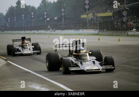 Ronnie Peterson (SWE) Lotus 72D durfte das Rennen gewinnen, als klar wurde, dass sein zweitplatzierter Teamkollege Emerson Fittipaldi (BRA) Lotus 72D die Weltmeisterschaft nicht gewinnen konnte. Grand Prix von Italien, Monza, 9. September 1973..Bestes BILD. (Kreditbild: ©Sutton Motorsports/ZUMA Press) Stockfoto