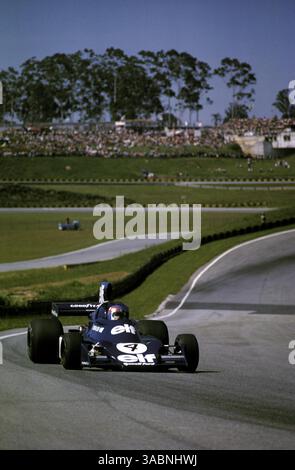 Patrick Depailler (FRA) Tyrrell 007/4 zog sich in Runde 32 mit gebrochenem Federung zurück. Grand Prix von Brasilien, Interlagos, Sao Paulo, 26. Januar 1975. (Kreditbild: ©Sutton Motorsports/ZUMA Press) Stockfoto