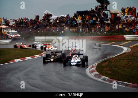 Der zweitplatzierte Patrick Depailler (FRA) Tyrrell 008 führt Rennsieger Ronnie Peterson (SWE) Lotus 79 zu Beginn des neu gestarteten Rennens an: Ursprünglich nach starkem Regen angehalten. Grand Prix von Österreich, Rd 12, Osterreichring, Österreich, 13. August 1978..Bestes IMAGE. (Kreditbild: ©Sutton Motorsports/ZUMA Press) Stockfoto