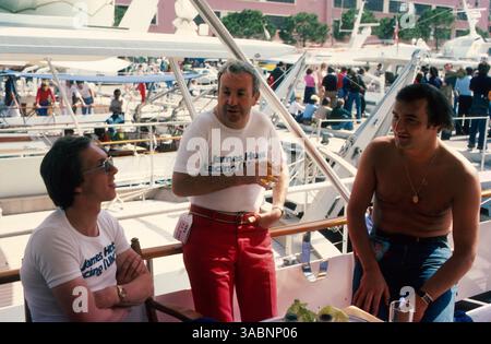 Teddy Mayer (USA) McLaren Team Manager, Center, entspannt im Hafen von Monte Carlo...Grand Prix von Monaco, Monte Carlo, Monaco, 22. Mai 1977. (Kreditbild: ©Sutton Motorsports/ZUMA Press) Stockfoto