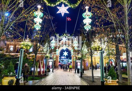 Die Tivoli-Gärten bei Nacht Kopenhagen Dänemark Stockfoto