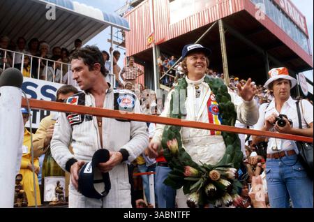 Das Podium (L nach R): Zweiter Platz Patrick Depailler (FRA) Tyrrell neben Rennsieger Ronnie Peterson (SWE) Lotus. Grand Prix von Südafrika, Rd 3, Kyalami, Südafrika, 4. März 1978. . DAS BESTE BILD. (Kreditbild: ©Sutton Motorsports/ZUMA Press) Stockfoto