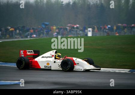 Ayrton Senna (BRA) McLaren MP4/8 holte unter den wechselhaften Bedingungen seinen wohl besten Sieg aller Zeiten und absolvierte die wahrscheinlich größte Eröffnungsrunde eines Rennens. Großer Preis von Europa, Donington Park, England, 11. April 1993...Bestes BILD. (Kreditbild: ©Sutton Motorsports/ZUMA Press) Stockfoto