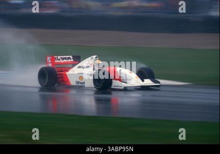 Ayrton Senna (BRA) McLaren MP4/8 erzielte einen dominanten Sieg unter schwierigen Bedingungen...Grand Prix in Donington Park, England, 11. April 1993. (Kreditbild: ©Sutton Motorsports/ZUMA Press) Stockfoto