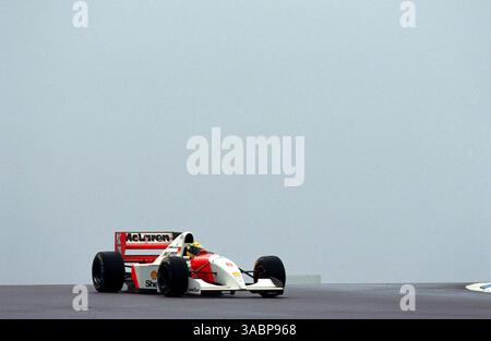 Ayrton Senna (BRA) McLaren MP4/8 holte unter den wechselhaften Bedingungen seinen wohl besten Sieg aller Zeiten und absolvierte die wahrscheinlich größte Eröffnungsrunde eines Rennens. Großer Preis von Europa, Donington Park, England, 11. April 1993...Bestes BILD. (Kreditbild: ©Sutton Motorsports/ZUMA Press) Stockfoto