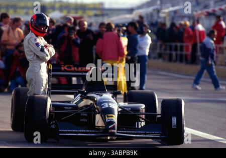 Perry McCarthy (GBR) Andrea Moda Judd absolvierte den kürzesten Qualifying-Versuch in der Geschichte der F1, nachdem sein Auto mit einem Motorausfall nur wenige Meter in der Boxengasse angehalten wurde... Formel-1-Weltmeisterschaft, Grand Prix von Spanien, Circuit de Catalunya, Montmelo, Spanien, 3. Mai 1992...Bestes BILD. (Kreditbild: ©Sutton Motorsports/ZUMA Press) Stockfoto