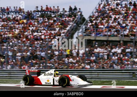 Ayrton Senna (BRA) McLaren MP4/8 zog sich in Runde 43 wegen Hydraulikfehlers aus dem Rennen zurück...San Marino Grand Prix, Rd 4, Imola, Italien, 25. April 1993. (Kreditbild: ©Sutton Motorsports/ZUMA Press) Stockfoto