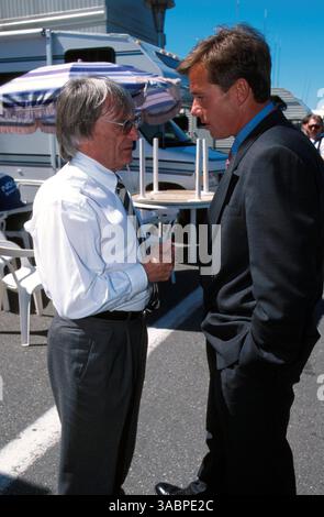 Bernie Ecclestone(GBR) F1 Supremo spricht mit Craig Pollock, Right...Grand Prix von Kanada, Montreal, 11. Juni 1995 (Bild: ©Sutton Motorsports/ZUMA Press) Stockfoto