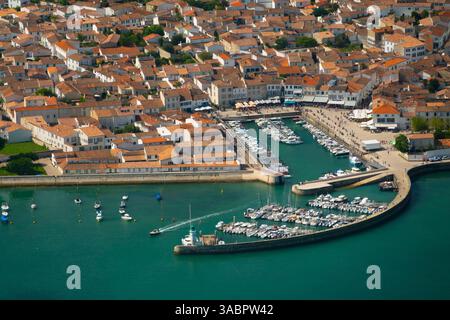 Frankreich, Charente-Maritime (17), Insel Ile de Re, La Flotte, historisches Zentrum und Hafen (aus der Vogelperspektive) Stockfoto