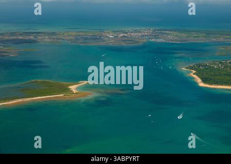 Frankreich, Charente-Maritime (17), Insel Ile de Re, Pointe du Croc, Bucht von Fiers d'Ars und Back Ars-en-Re (aus der Vogelperspektive) Stockfoto