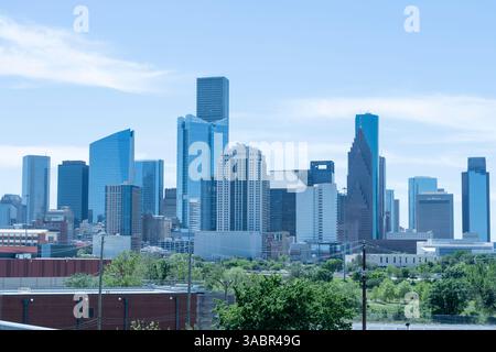 Houston, Texas, USA - 5. April 2024: Blick auf die Gebäude in der Innenstadt von Houston, Texas, USA, im Jahr 2024. Stockfoto