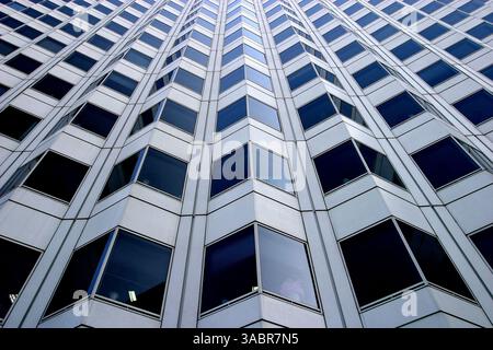 April 2005 - Seoul, Südkorea - das moderne Äußere eines Bürogebäudes am 10. April 2005 in Seoul, Südkorea. (Kreditbild: © Zoriah/ZUMA Press) Stockfoto