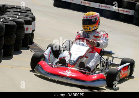 Lewis Hamilton (GBR) McLaren macht Gokart bei einem Vodafone-Event... Formel-1-Weltmeisterschaft, Rd 11, großer Preis von Ungarn, Vorbereitungen, Budapest, Ungarn, Donnerstag, 2. August 2007. (Kreditbild: ©Sutton Motorsports/ZUMA Press) EINSCHRÄNKUNGEN: NUR Nord- und Südamerika RECHTE! Stockfoto
