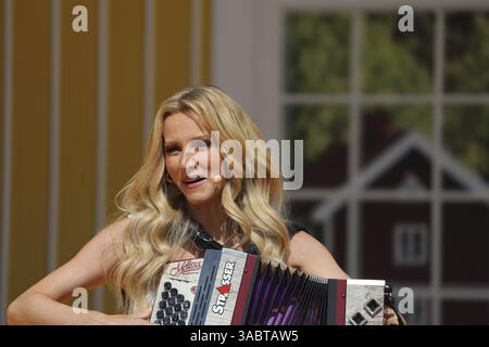 Melissa Naschenweng (Sängerin/Künstlerin) in der ARD-Sendung immer wieder Sonntags, Rust, Deutschland/Deutschland Stockfoto