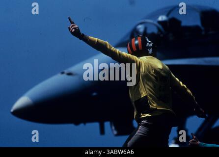 Dezember 2006 - at Sea, Ocean - Aircraft Military, Multi-Role Fighter, USMC FA-18 Hornet, McDonnell Douglas. (Kreditbild: © Kirby Harrison/ZUMA Press) EINSCHRÄNKUNGEN: (Dateifoto: Exaktes Datum und Ort unbekannt) Stockfoto