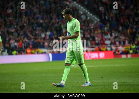 Madrid, Spanien, 2. April 2025: FC Barcelona Spieler Lamine Yamal (19) beim Halbfinale der Copa del Rey am 2. April 2025 im Riyadh Air Metropolitano Stadium in Madrid, Spanien. Quelle: Alberto Brevers / Alamy Live News. Stockfoto