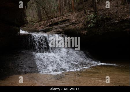 Kleiner Wasserfall am Copperas Creek in der Kentucky Red River Gorge Stockfoto