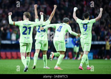 Madrid, Spanien. April 2025. Die Spieler des FC Barcelona feiern ein Tor beim Copa del Rey-Halbfinale im zweiten Legs zwischen dem FC Barcelona und Atletico de Madrid am 2. April 2025 im Riyadh Air Metropolitano Stadium in Madrid. Gustavo Valiente/Xinhua/Alamy Live News Stockfoto