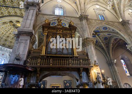 Pfeifenorgel in der Kathedrale von Como (Cattedrale di Santa Maria Assunta Duomo di Como) – Como, Italien – 05. März 2025 Stockfoto