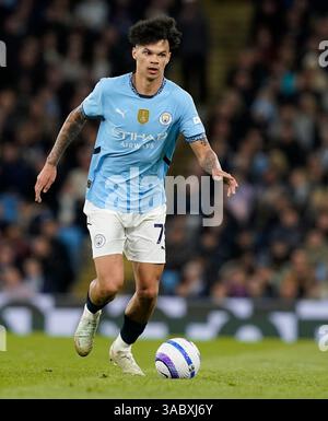 Manchester, Großbritannien. April 2025. Nico O’Reilly von Manchester City während des Spiels Manchester City gegen Leicester City Premier League im Etihad Stadium, Manchester. Der Bildnachweis sollte lauten: Andrew Yates/Sportimage Credit: Sportimage Ltd/Alamy Live News Stockfoto
