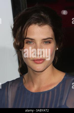 April 2008 - Hollywood, Kalifornien, USA - COBIE SMULDERS bei der Weltpremiere von „Forgetting Sarah Marshall“ im Grauman's Chinese Theatre in Hollywood. (Kreditbild: © Glenn Weiner/ZUMA Press) Stockfoto