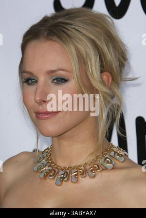 April 2008 - Hollywood, Kalifornien, USA - KRISTEN BELL bei der Weltpremiere von „Forgetting Sarah Marshall“ im Grauman's Chinese Theatre in Hollywood. (Kreditbild: © Glenn Weiner/ZUMA Press) Stockfoto