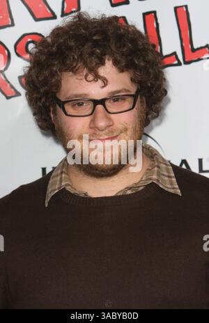 April 2008 - Hollywood, Kalifornien, USA - SETH ROGEN bei der Weltpremiere von „Forgetting Sarah Marshall“ im Grauman's Chinese Theatre in Hollywood. (Kreditbild: © Glenn Weiner/ZUMA Press) Stockfoto