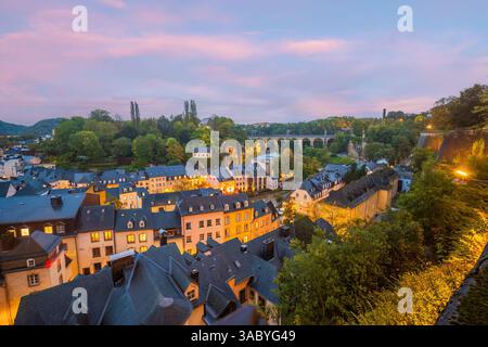 Altstadt Luxemburg Skyline, Stadtbild in Europa bei Sonnenuntergang Stockfoto