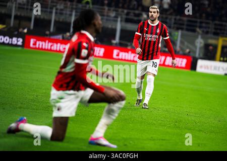 Mailand, Italien. 3. April 2025. Theo Hernandez vom AC Mailand und Rafael Leao vom AC Mailand sind im Halbfinale der Coppa Italia im ersten Leg zwischen dem AC Mailand und dem FC Internazionale zu sehen. Quelle: Nicolò Campo/Alamy Live News Stockfoto