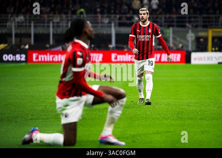 Mailand, Italien. 3. April 2025. Theo Hernandez vom AC Mailand und Rafael Leao vom AC Mailand sind im Halbfinale der Coppa Italia im ersten Leg zwischen dem AC Mailand und dem FC Internazionale zu sehen. Quelle: Nicolò Campo/Alamy Live News Stockfoto
