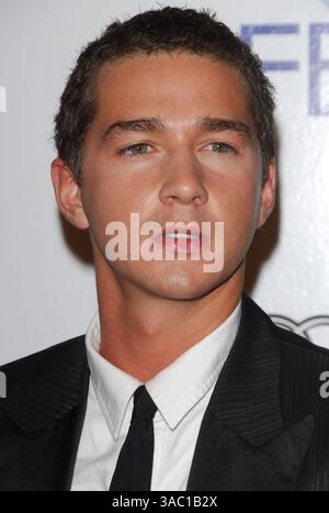 November 2006; Los Angeles, CA, USA; Schauspieler SHIA LaBeouf bei der AFI fest 2006 Opening Night Gala für die „Bobby“ Los Angeles Premiere im Grauman's Chinese Theater, Hollywood. Stockfoto