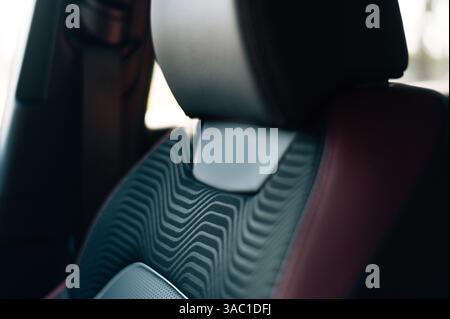 Sitzpolster in einem teuren Neuwagen. Hochwertige Fotos Stockfoto