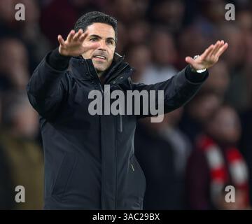 London, Großbritannien. April 2025. Arsenal gegen Fulham - Premier League - Emirates Stadium. Arsenal Manager Mikel Arteta. Bildnachweis: Mark Pain / Alamy Live News Stockfoto