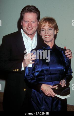 April 2000 - Los Angeles, CA, USA - Schauspielerin KATHERINE CANNON mit Dean Butler auf der „Beverly Hills 90210“-Wrap-Party. (Bild: © Kathy Hutchins/ZUMA Press) Stockfoto